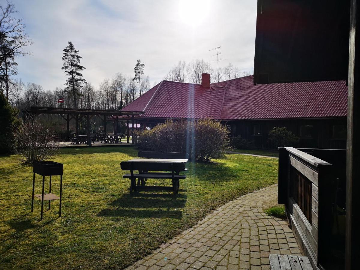 Viesu Nams Vecmuiza Hotel Tuja Exterior photo